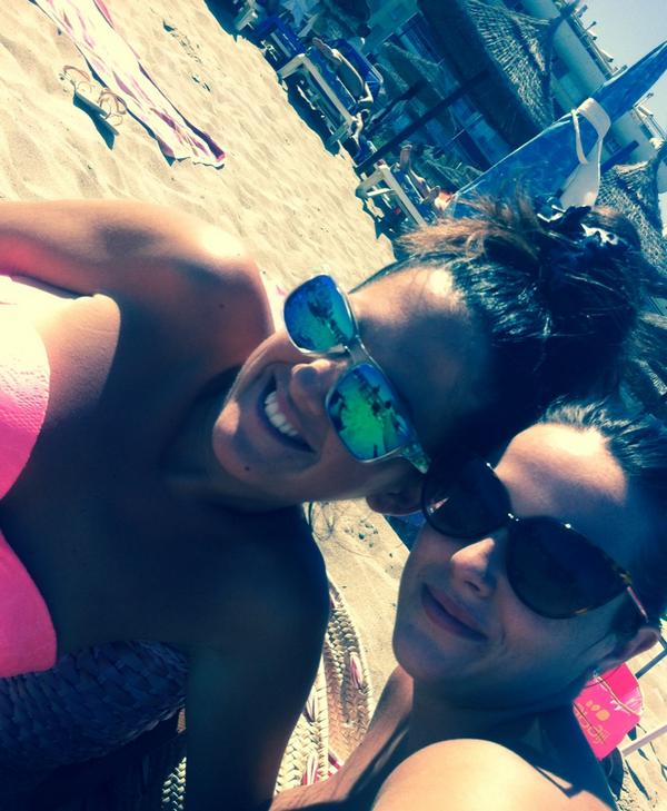mariasoledadmoj's tweet photo. Tomando el solecito con @pakipinto25 http://t.co/PvF4jdC6GG