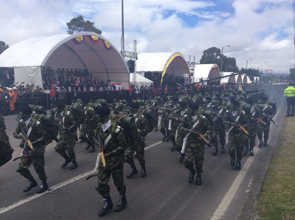 Fuerzas armadas de Colombia - Página 5 BtADAj0IgAAgvA-
