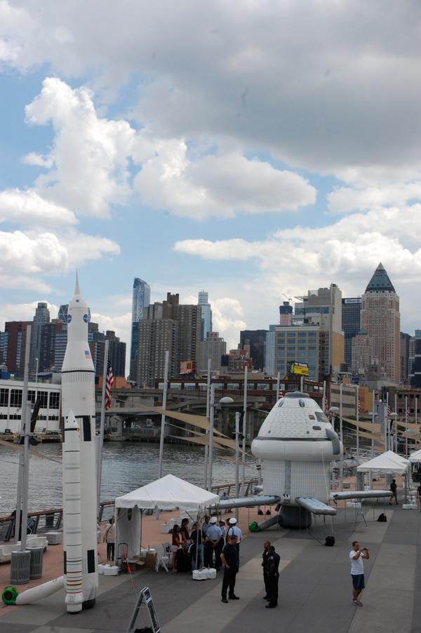 NASA's tweet image. In NYC? Stop by #SpaceScienceFestival @IntrepidMuseum today. Learn about our #NextGiantLeap intrepidmuseum.org/SpaceandScienc… 