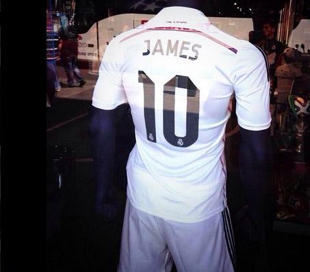 En tiendas en Madrid se observan las camisetas con el dorsal número 10 y el nombre de James bit.ly/1jOK9Bn