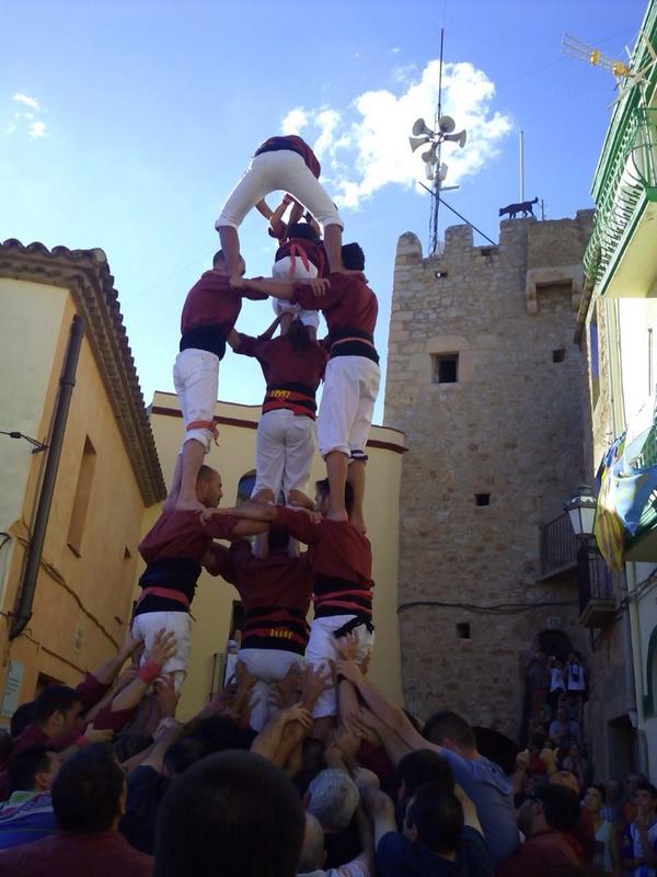 PratdipTurisme's tweet photo. Els @XiquetsCambrils aquesta tarda a #Pratdip. Gran tarda de castells! #CostaDaurada #castellers http://t.co/r7u7ii63Pj
