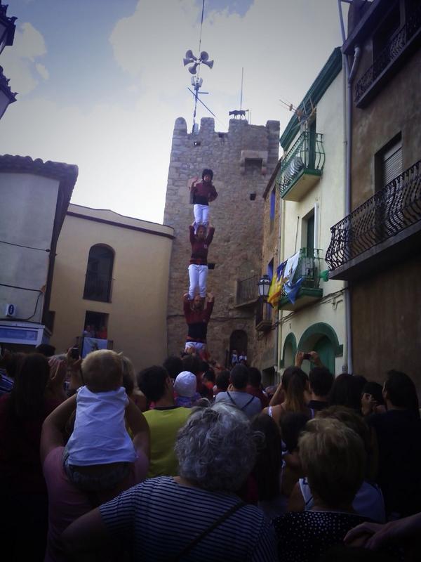 PratdipTurisme's tweet photo. Els @XiquetsCambrils aquesta tarda a #Pratdip. Gran tarda de castells! #CostaDaurada #castellers http://t.co/r7u7ii63Pj