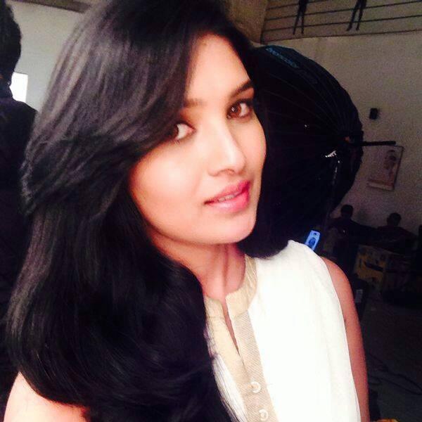 vanibhojanfc's tweet photo. :)))))))))) ♥♥♥♥♥ Cute Vani bhojan http://t.co/w63lbXeJsE