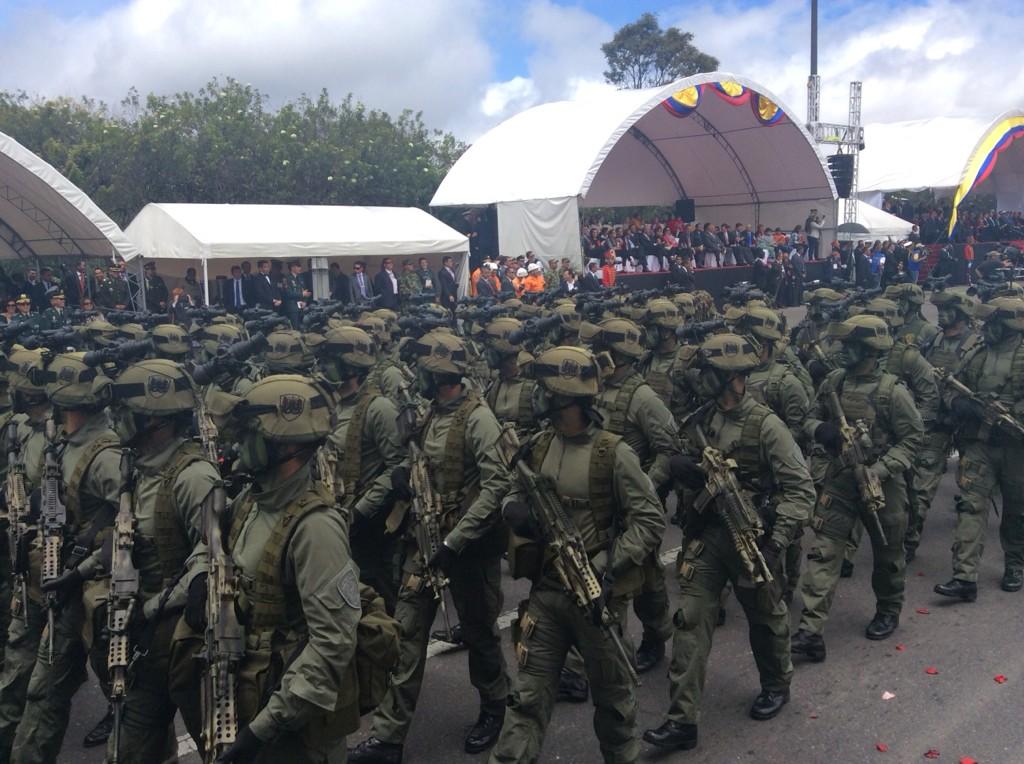 Fuerzas armadas de Colombia - Página 5 BtAUJAJIMAA7fxU