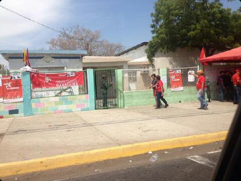 metamost's tweet photo. Diosdado bravisimo, ni la #tropa en fuerte Tiuna fue a votar, todos celebrando el dia del nino,http://t.co/d2f6Je7iYx"