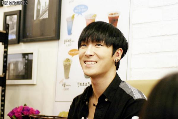 <2014.07.19 안양나보러팬미팅>
제가용기오빠웃는거참좋아하고귀여워라하는데이날마니웃어줘서얼마나앓이터졋는지몰라여ㅎㅎ
오구오구이쁘니완전이쁘니닷헿♥♡
@vqocndtjrv  #NOM #용기