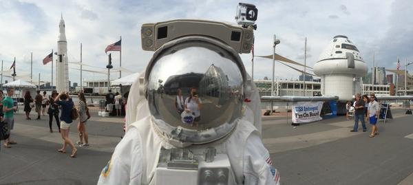 NASA_es's tweet image. No olviden visitarnos en #SpaceScienceFestival @IntrepidMuseum. Hoy es el último día del evento. #NextGiantLeap