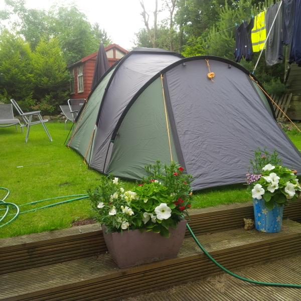 NicJB21's tweet photo. @KendalCalling @0point3recurrin Practising putting the tent up! 
#FirstTimers http://t.co/FGYby5p99H