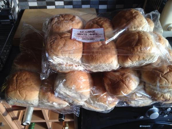 HarbourPlace1's tweet image. Lots of bread buns donated by @hogandrooster  of Grimsby.Thanks for your support to Harbour Place, much appreciated.