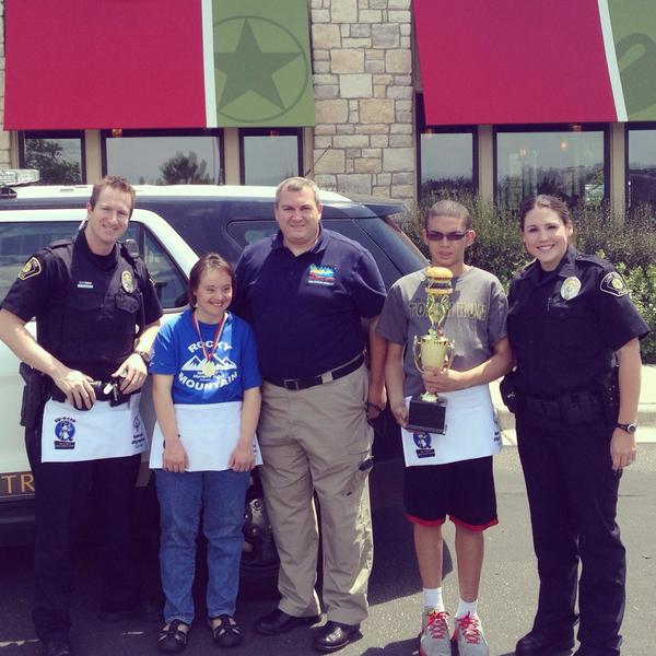 SpecOlympicsCO's tweet photo. Join @SpecOlympicsCO Athletes & local Police Depts @Chilis across the state today until 8p! #Tip-A-Cop! #LoneTreePD http://t.co/VgpYyaFdyt