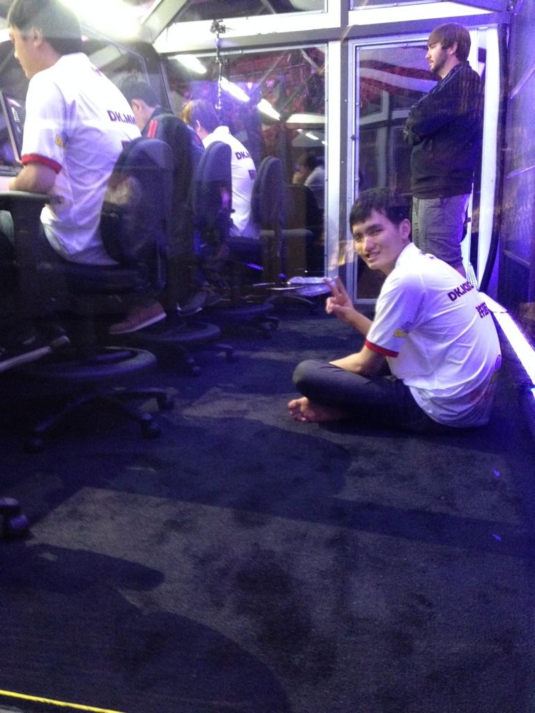 BtAiTyyCIAAHGap.jpg:large