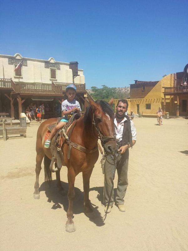 Aponcestevez's tweet photo. Hoy echamos 1buen dia en el Minihollywood y mi gordi lo paso en grande.... http://t.co/0pQFDtN1DB