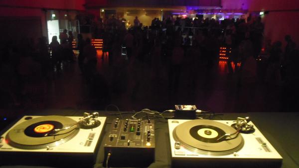 kgdj's tweet photo. @McfarlaneJune 
A view from behind the decks a couple of weeks ago :-) http://t.co/27KYM2ljh2