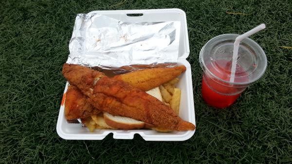 MSCarolinas_'s tweet photo. #NCsummertrack #RussellBluntECI #allaboutthefish #justalittlehotsauce http://t.co/Q3XdFsAJhD