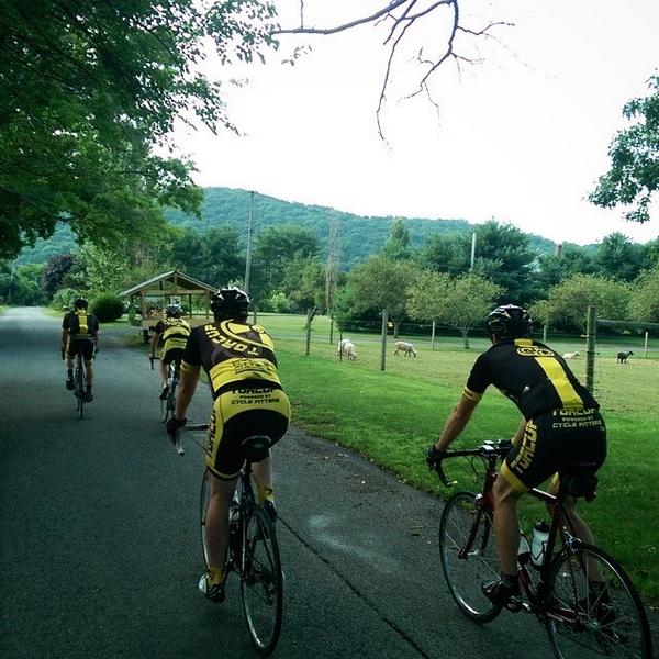 TorcUPCycling's tweet photo. Guys out for a Sunday training ride up into the hills of PA! #torcUP #cycling http://t.co/t9LF0Ay5XZ