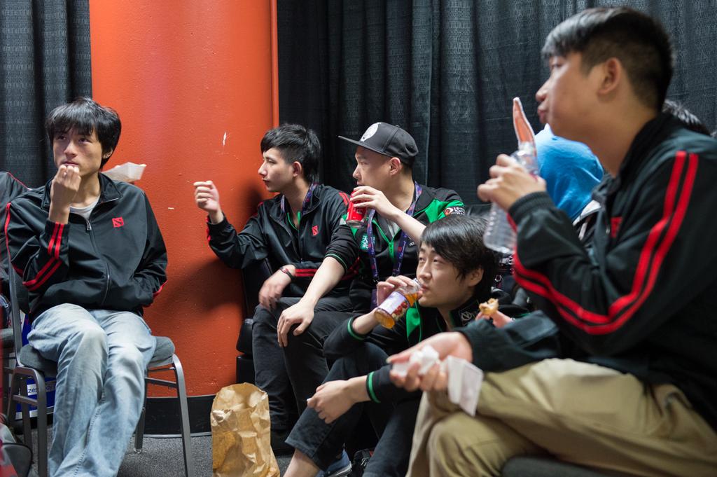 BtAwmY9CcAEEHdS.jpg:large