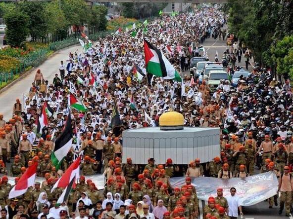 iFalasteen's tweet photo. From Indonesia protest support Palestine....
#PalestineResists #FreePalestine http://t.co/hSw8yhZAYi