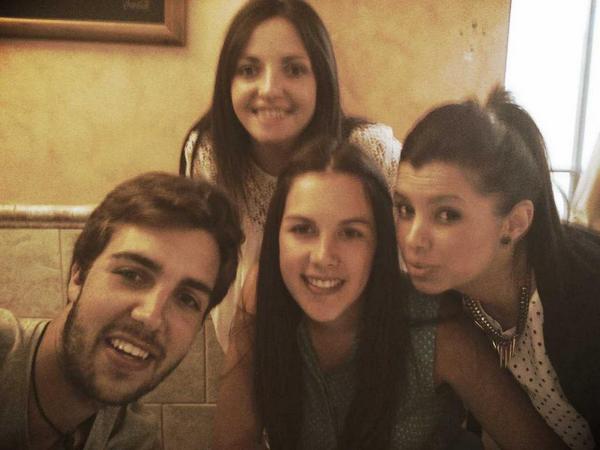 VirH's tweet photo. Cenitaas!!  @_miriam14 @_raqueLopez @_AlbertoVelasco http://t.co/cgnFMG0IjF