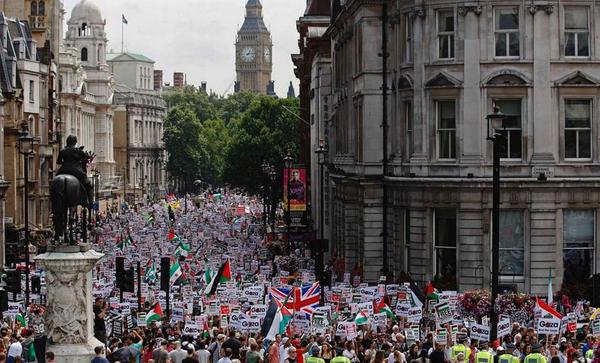 Shahidmasooddr's tweet photo. London for Gaza! Huge. http://t.co/g8o9ZpQs4o
