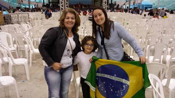 patyaunica's tweet photo. #PHN2014 #coragemvalenteguerreiro #cançãoNova #deusfaz #deusjunta #gentedobem #nosfomos http://t.co/0EE9nfikce