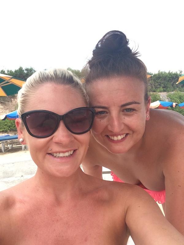 wems22's tweet photo. #beachbuddies 👙☀️ http://t.co/TX8d7YflyP