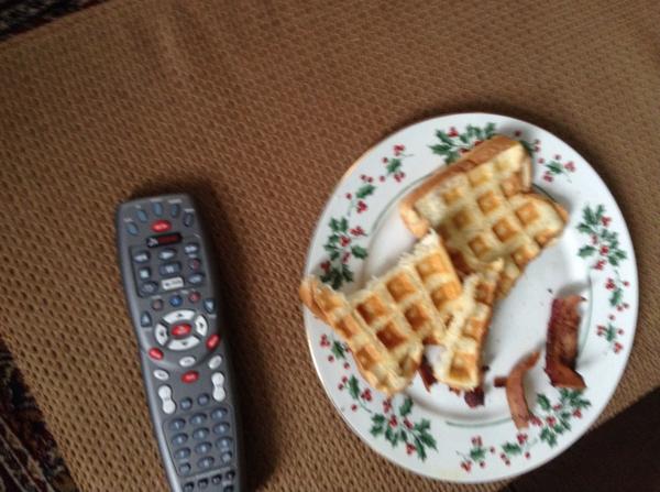 KatCansino's tweet image. I wanted toast as a snack but the toaster was broken this was my moms solution #creativeRules