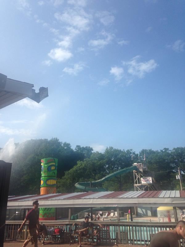 DigDaisy's tweet image. Water spouts at @Zoom_Flume!