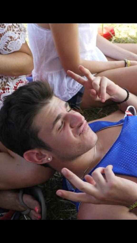 countdown2CT's tweet image. Nicks just reminding us only FOUR more days until Country Thunder! Get your peace signs and duck faces ready✌️✌️