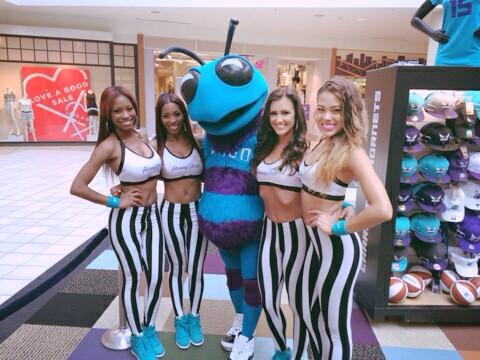 Had a blast meeting with all of the Hornets fans at the Team Gear Kiosk at Northlake Mall! -Kristen
