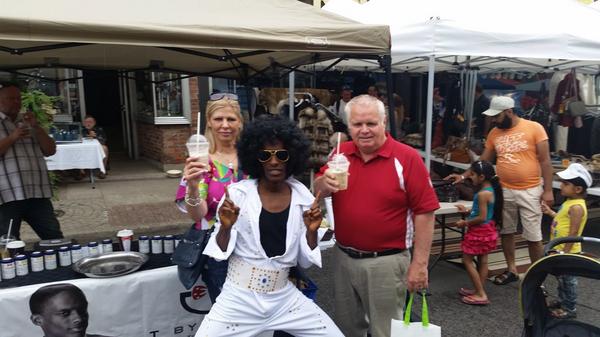 JohnSandersonCA's tweet photo. Having fun with "Elvis" @tbydaniel and Evie @BucatiniItalian during #Brampton Farmers Market. Love the arctic lion http://t.co/ZEQph01daF