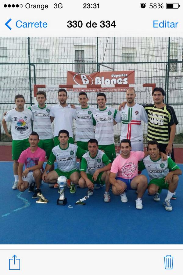 marcos_sdf's tweet photo. Grandes chavales,da gusto jugar con tus amigos y ganar!!a descansar!!!aupa marper!!!! http://t.co/98zHE6BrsP