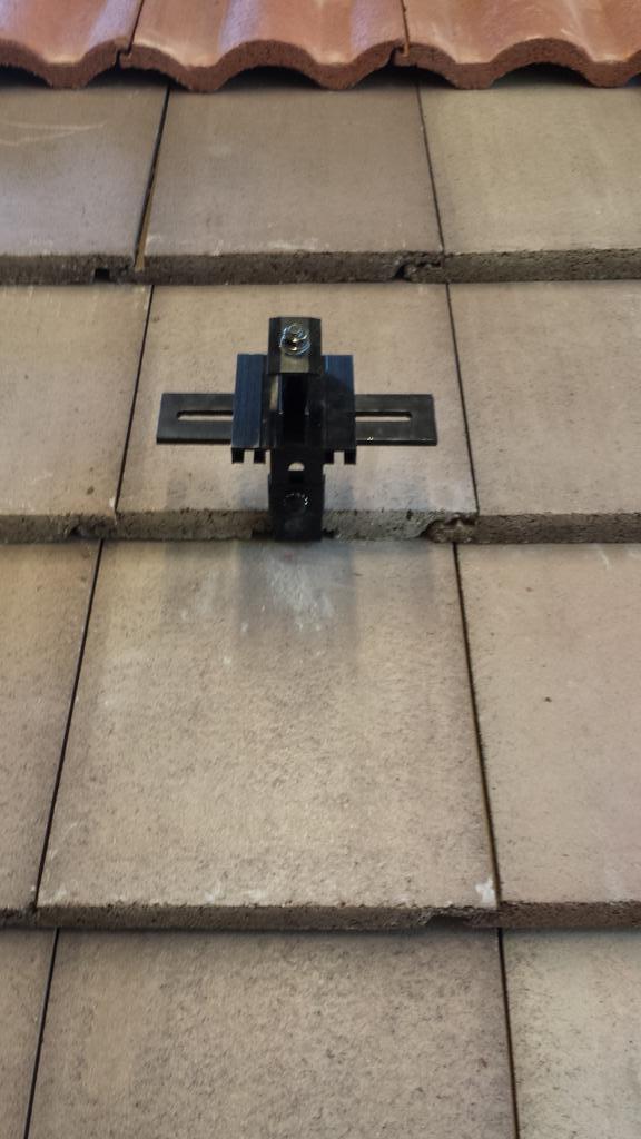 Spiderrax's tweet image. Our black widow mounts work with all traditional tiles. No more drilling holes like ordinary systems require.