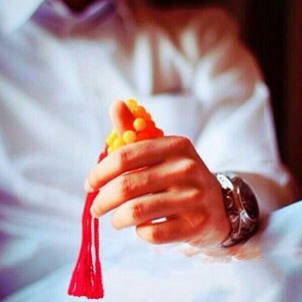 dbugjc's tweet photo. أحبّ زولہ،وُاحبّ طولہ وُ أموت بـ لفّة غترتہ♥ http://t.co/hoePTVJy6z