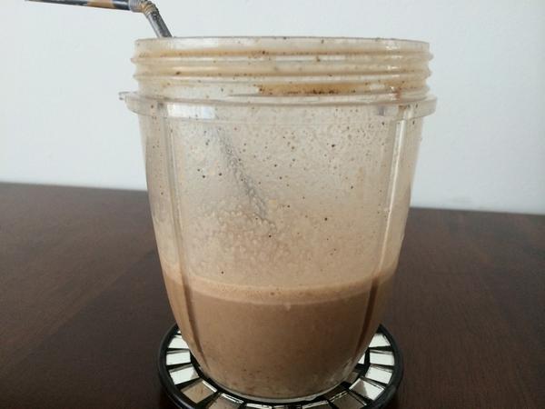 MaryBethPorter's tweet photo. ๐๐ถhey hey it's the monkey.. Choc protein, banana, peanut butter.. Hemp/flax/chia seeds, nuts optional. #HungerSolved๐ http://t.co/HUIobuAxDX