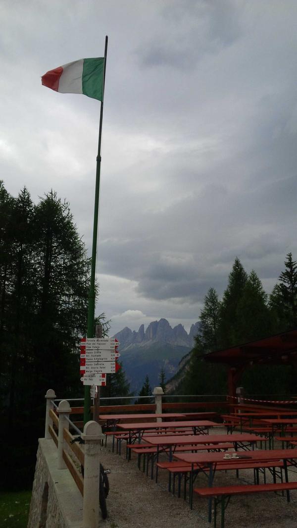 marcovenier's tweet image. Sgambata serale al rifugio #contrin #trailrunning #canazei