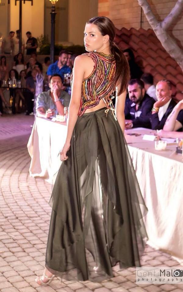 Pieruz191's tweet photo. Fashion show http://t.co/kcvgF63ZvZ