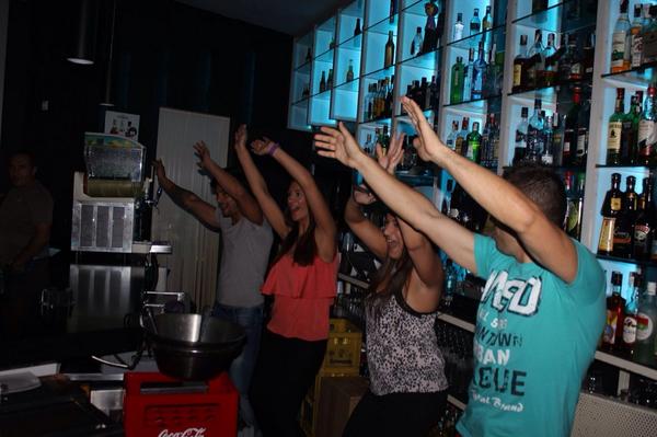 PubPandora's tweet photo. Buena noche en @PubPandora !! Os esperamos el próximo fin de semana!! http://t.co/tEa4uI1g1y