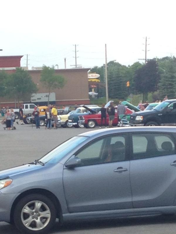 _BOZINATOR's tweet image. Old car show wit old ppl 😋😋😋😋 #Ertefa in the making???😋😋😋😋😋😋