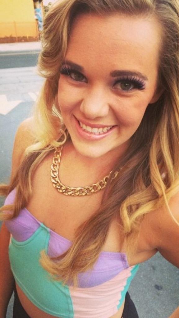 MelinaWalker7's tweet photo. Just made a college of a whole bunch of my fave gurls in YouTube videos plus one other gurl that I will tweet about http://t.co/iU12SIYeqf