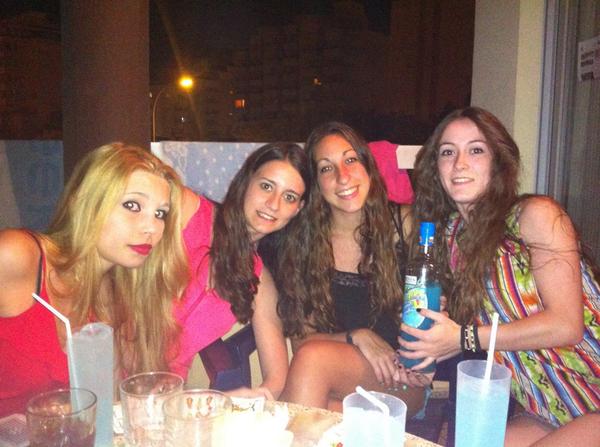 beablanco93's tweet photo. Last night @blanqicuello @gemscortes @LauraAlvarez_8 http://t.co/p4yKnKsE2G
