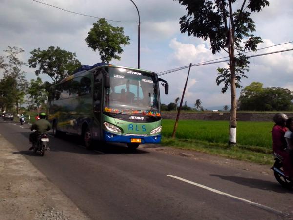 lintas sumatera serasa pindah, 5 ALS  kemaren lewat Temanggung <a href="/BMC_Masdusel/">Laskar Punakawan</a> <a href="/BMC_Sumatera/">BMC Sumatera</a> <a href="/KoleksiFotoBis/">Koleksi Foto Bis</a> <a href="/FotoBis/">AwesomeBisIndonesia</a>