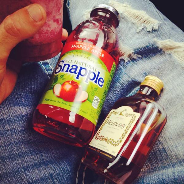 WHOISMILKCHRIS's tweet photo. Hennessy &amp; apple juice http://t.co/AKkQ3FM8ox