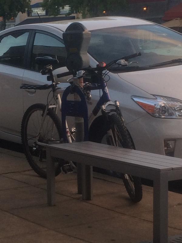 Hey <a href="/CityOfLincoln/">City of Lincoln, Nebraska</a> <a href="/JournalStarNews/">Lincoln Journal Star</a> check out this great solution to bike parking - we need this in the Haymarket!