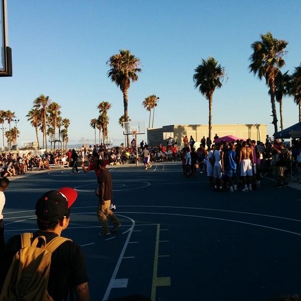 LemonHeavenSD's tweet photo. Who's playing in the #vbl game in #venicebeach you ask? Let me give you just some names: that 70's show, swag med... http://t.co/5SxdosJo46