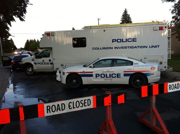 ctvedmonton's tweet photo. Man in 30s fighting for life after ATV crash.Speed a factor. No other vehicles.134 St./130 Ave.#edmtraffic #yeg http://t.co/1wpmywIv7P