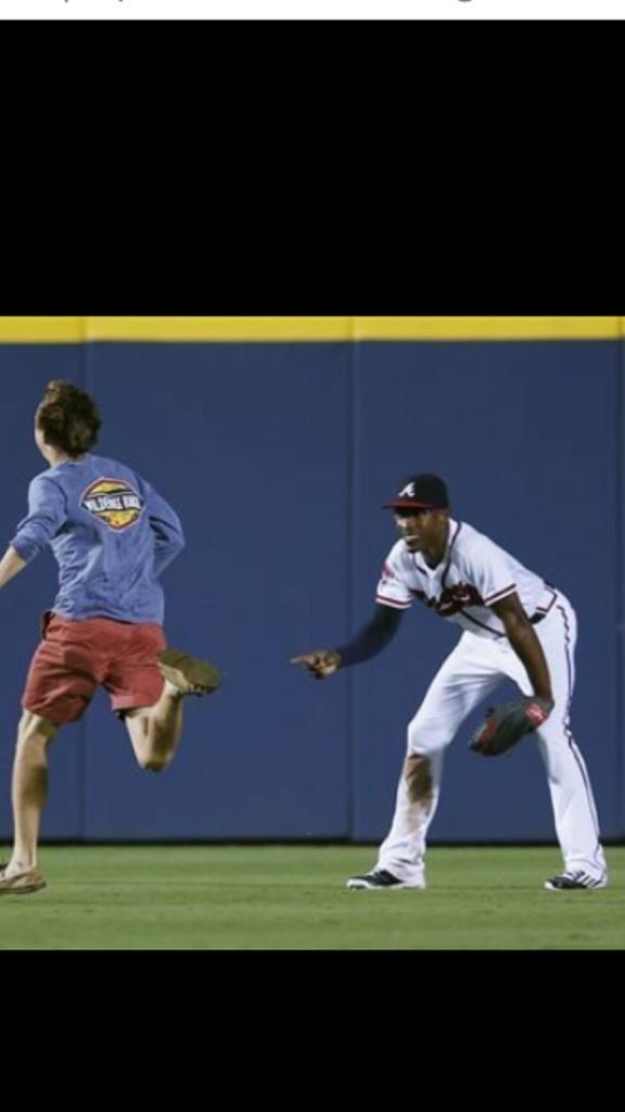Ethan_luff's tweet photo. @tylerb58. Did you run on the field at the braves game last nigt? http://t.co/Vw4HJ2APZw