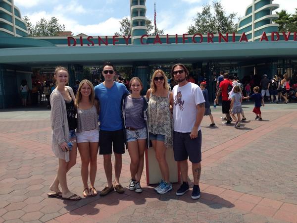 tripc8's tweet photo. The happiest place on earth!!! @akinghorn1 @tiffanikinghorn  #mylovelyfam http://t.co/HExFCrXIZF