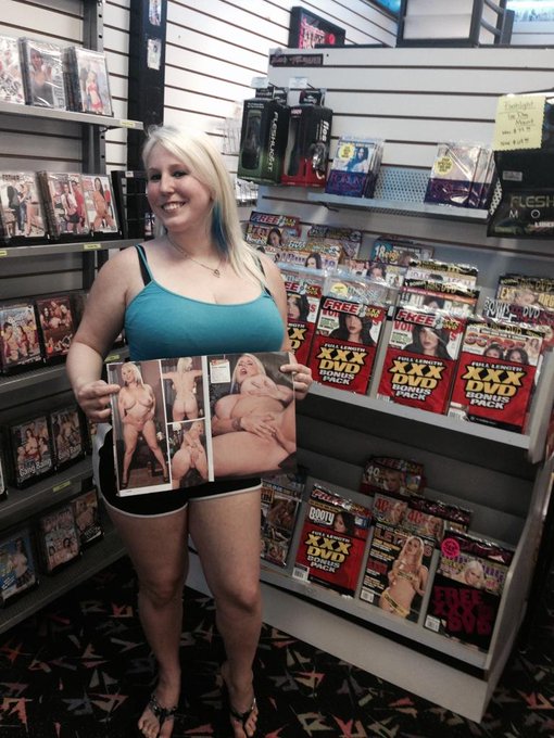 Hey look! I found myself at starship! :D go buy a copy at your local porn store @SCORESTUDIO &amp; voluptuous<a href="/tag/camgirl"class="tags"><span>#camgirl</span></a><a href="/tag/manyvids"class="tags"><span>#manyvids</span></a>