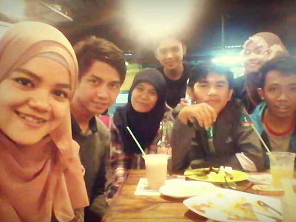 bukber with @dewidhesavitri ,<a href="/AlanWuithin/">Wuithin Alan Pratama</a> ,<a href="/doni_AMAROK/">Doni Prastyo</a> ,<a href="/IcknaBR/">Ickna Bagus Rahayu</a> , jae n mpok puput