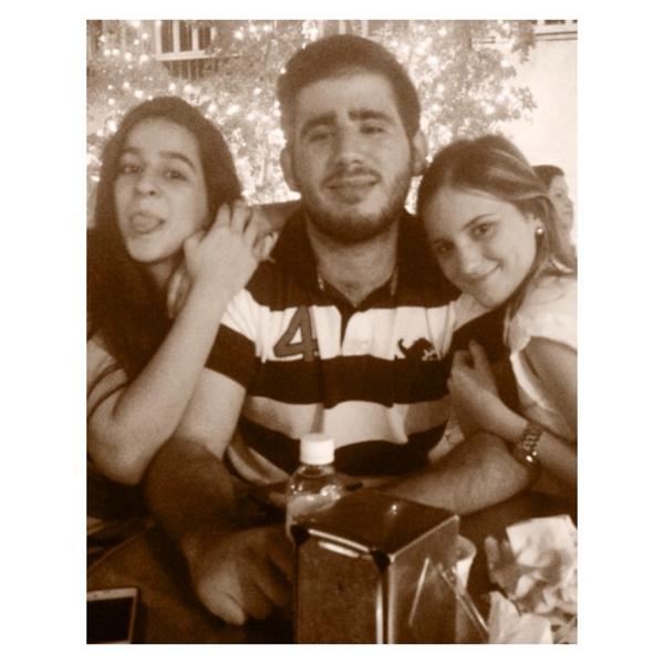 Valenquintero4's tweet photo. 👸👹👸 @valeenluces @AleJQS http://t.co/AVsg1MGLuI